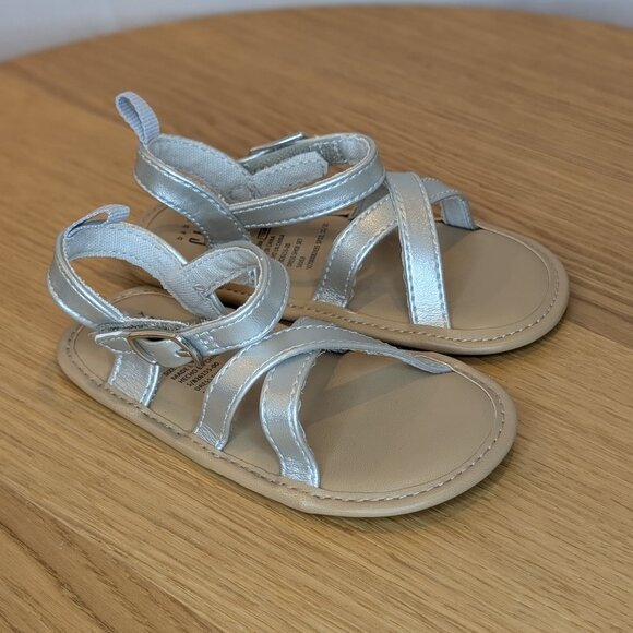 ❤️ 2 for 10 ❤️ Gap Silver Baby Girl Sandals 12-18M NWOT - Picture 1 of 4